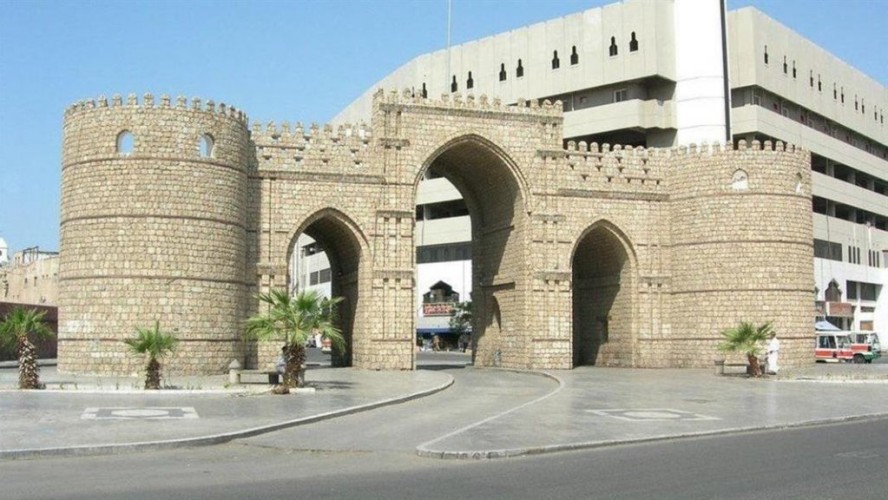بني قبل أكثر من 500 عام .. شاهد: قصة “باب مكة” الذي حمت المدينة من الغزاة