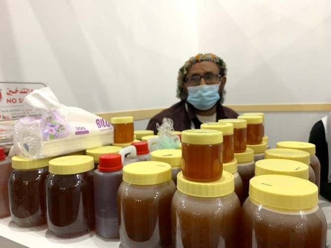 بيع أكثر من 1250 كليو عسل خلال خمسة أيام بمهرجان عسل جازان