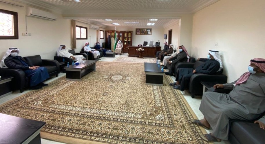 محافظ ضرية يلتقي بفريق هايكنج السعودية بالقصيم