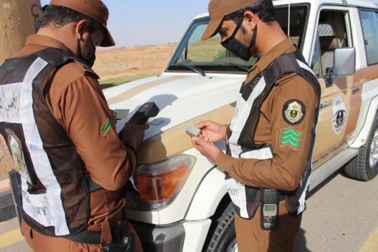 ضبط مخالفين للائحة الحد من التجمعات أو عدم الالتزام بالإجراءات الاحترازية في الجوف