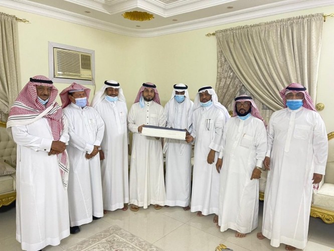 مشايخ وأعيان مركز العالية يزورن الاستاذ علي زعله