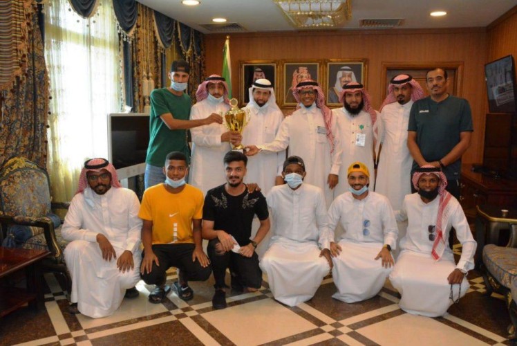 بالصور.. محافظ محايل يستقبل رئيس وأعضاء ولاعبي نادي الشهيد