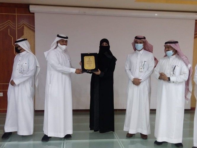 تكريم رائدة الأعمال التطوعية الإعلامية ” خديجة السيد ” بمناسبة يوم ” التطوع السعودي والعالمي “