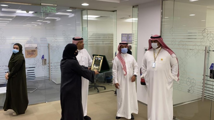 وزارة الموارد البشرية والتنمية الاجتماعية تكرم المريشد لمبادراته الاجتماعية