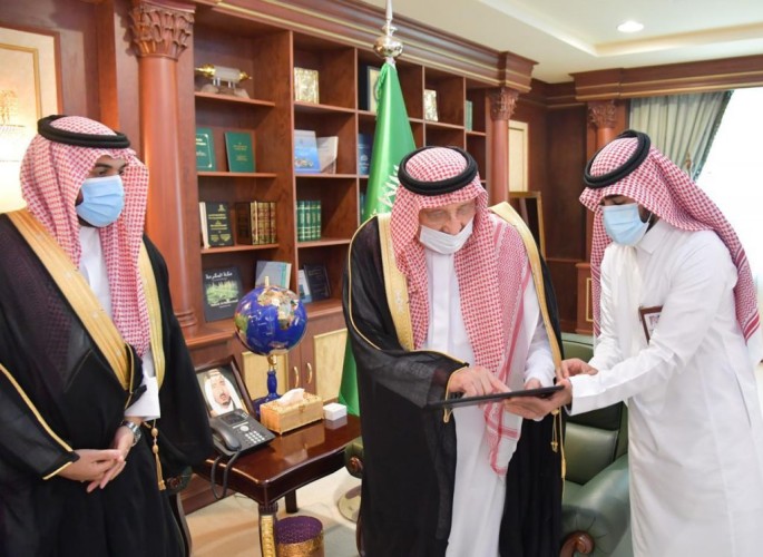 سمو أمير منطقة جازان يدشن الملف الالكتروني الموحد وتوسعة المرحلة الثانية لقسم الادمان ويكرم المميزين..