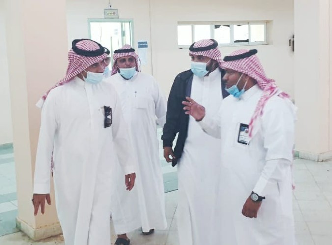مساعد مدير تعليم صبيا للشؤون التعليمية يتفقد مجمع آل مشحنة في اليوم الثالث للإختبارات عن بعد