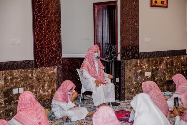 مدير إدارة المساجد والدعوة والإرشاد بصامطة يفتتح مسجد أحمد بن محمد عكور بالعكرة