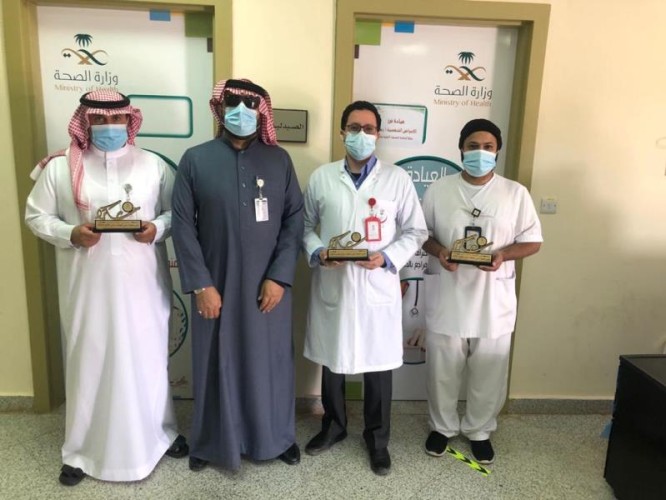 مدير صحي زلوم يكرم المميزين من العاملين بالمركز