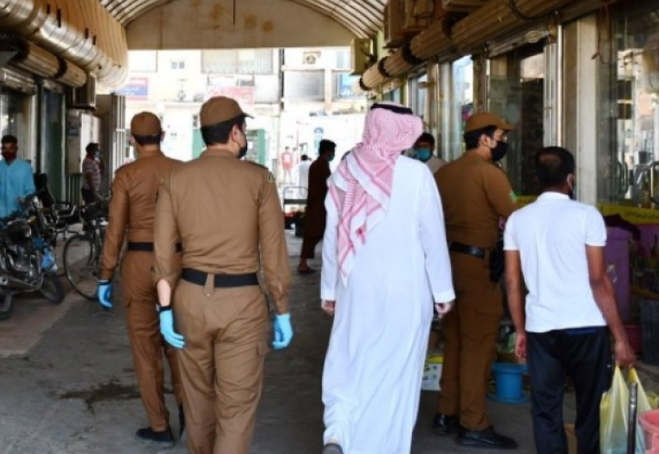 “الداخلية” تُحذر مجدداً من التجمعات المُخالفة للمُتسوقین.. وتُذكّر بالغرامة