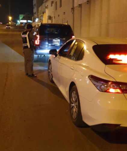 بالصور .. ضبط قائد مركبة متهور وثق فيديو وهو يتباهى بقيادته بسرعة عالية في الطائف