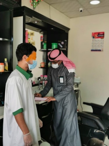بلدية الجبيل تنفذ حملات رقابية وتوعوية على مراكز الحلاقة