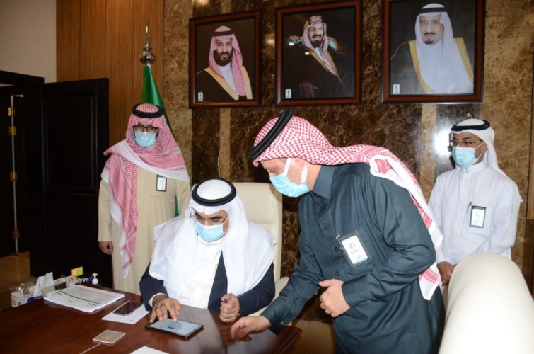 أمين الشرقية يدشن “تطبيق أمانة الشرقية ” ضمن خطة التحول الرقمي