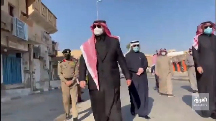 بالفيديو.. طفل يقطع جولة أمير الحدود الشمالية في رفحاء خلال تفقده السوق