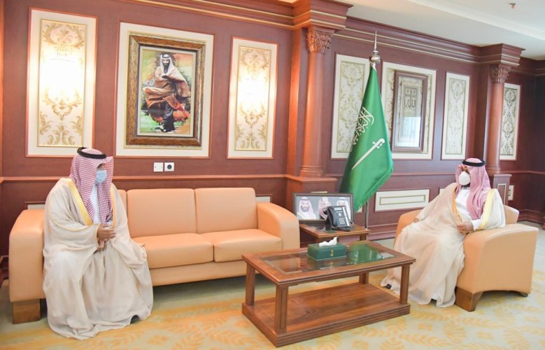 سمو نائب أمير منطقة جازان يتسلم التقرير السنوي لفرع وزارة الإسكان بالمنطقة..