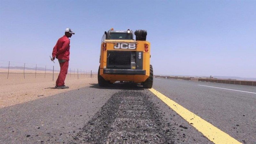 بالفيديو: مسؤول بـ”النقل” يكشف عن فوائد تقنية الاهتزازات التحذيرية على الطرق