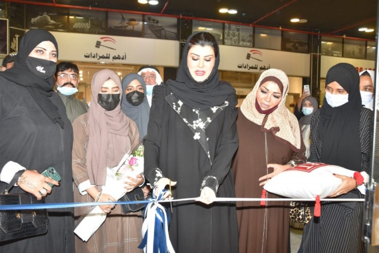 الأميرة دعاء بنت محمد تفتتح معرض وهج بغاليري رؤى الفن