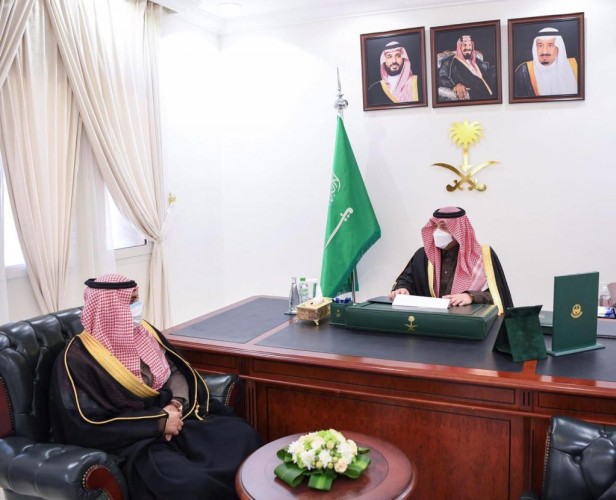 سمو أمير الحدود الشمالية يستقبل مدير مؤسسة البريد السعودي بالمنطقة