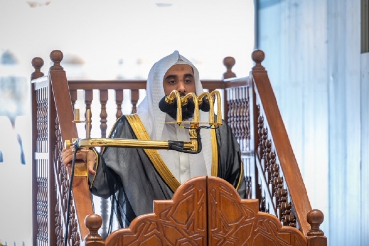 فضيلة الشيخ الدكتور ” عبدالله الجهني ” في “خطبة الجمعة ” يوصي بأخذ ” لقاح كورونا ” والتواصي على أخذه وعدم تصديق الإشاعات التي تتردد بعدم فعاليته