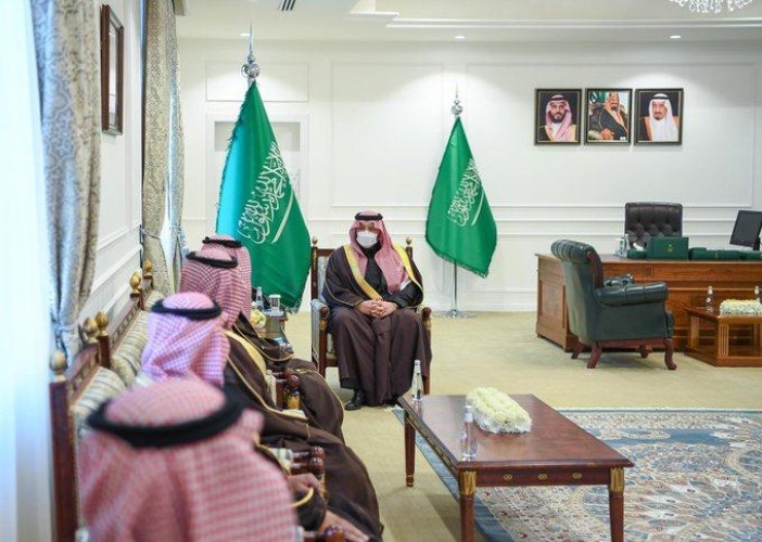 سمو أمير الحدود الشمالية يستقبل أمين المنطقة ورؤساء البلديات في المحافظات