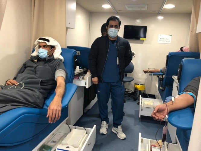 صحة حفر الباطن تنظم حملة التبرع بالدم عبر عربة الدم المتنقلة بمهرجان الصقور