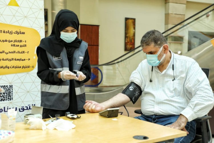 فرع جمعية الإدارة الصحية بالدمام يختتم النسخة الاولى من مبادرة حجرة ورقة مقص للكبار