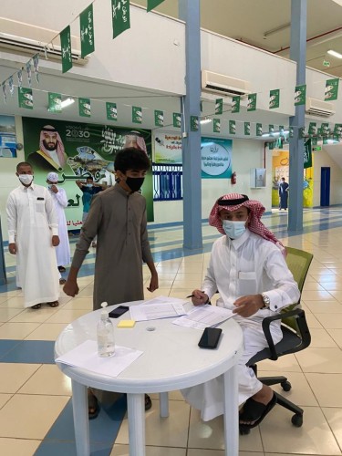 تعليم بيش يواصل ترحيل المقررات الدراسية إلى المدارس وفق الاجراءات الاحترازية