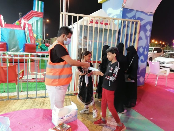 الفرق التطوعية بأمانة منطقة جازان تطبق الإحترازات الصحية لكورونا في المراكز التجارية بالمنطقة