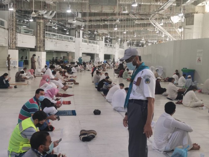 قادة كشافة تعليم مكة يشاركون بفعاليّة في خدمة ضيوف الرحمن بالمسجد الحرام