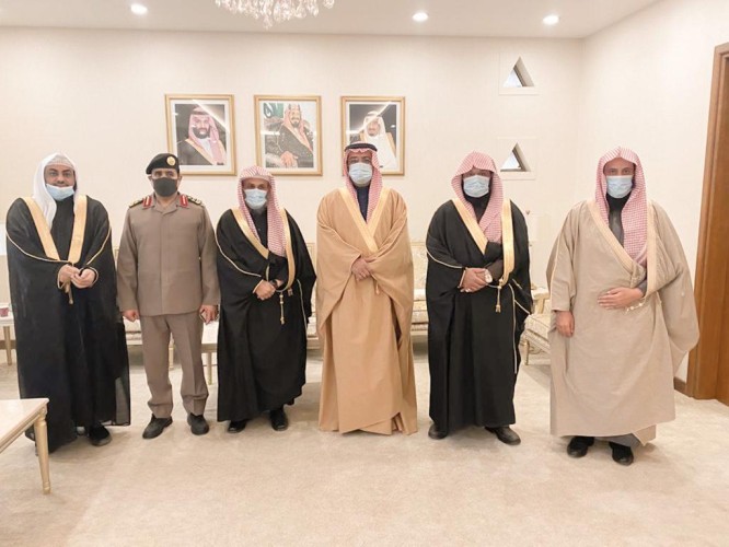 محافظ حفر الباطن يستقبل الشيخ فهد بن فيصل الثبيتي في ديوان الضيافة بالمحافظة
