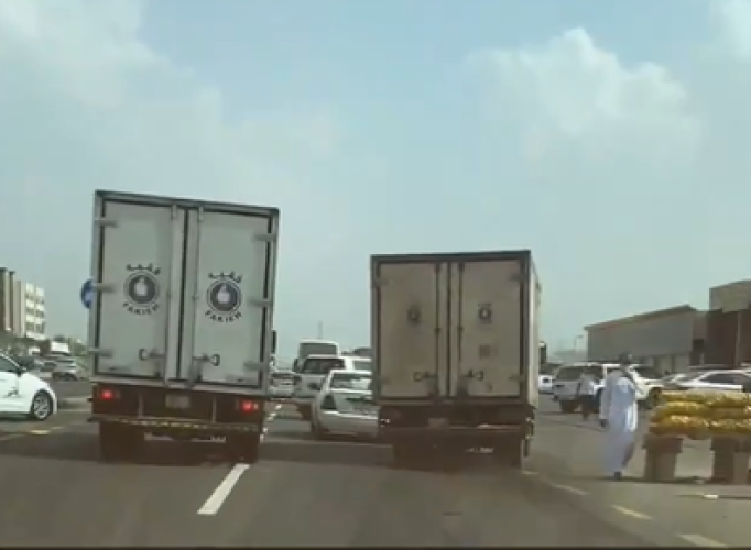 ضبط قائدي شاحنتين قادا بتهور وكادا يتسببان بحـادث مروري