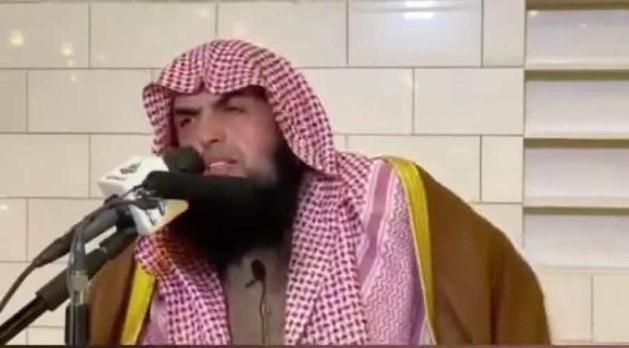 بالفيديو: لحظة انهاء الشيخ عبدالعزيز السعيد محاضرة دينية داخل المسجد الكبير بالرياض بعد صدور قرار مفتي المملكة بإيقاف المحاضرات داخل المساجد