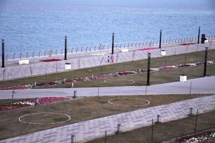 أمانة الشرقية: تخصيص مواقع جلوس للمتنزهين تحقق مبدأ التباعد الجسدي وإغلاق ألعاب الأطفال احترازيا للحد من انتشار فيروس كورونا