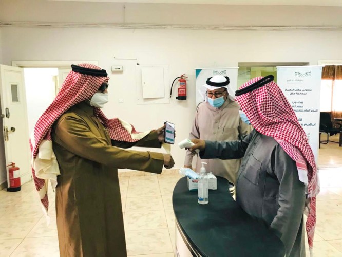 مدير تعليم تبوك يزور مكتب تعليم حقل ويتابع أعمال الصيانة