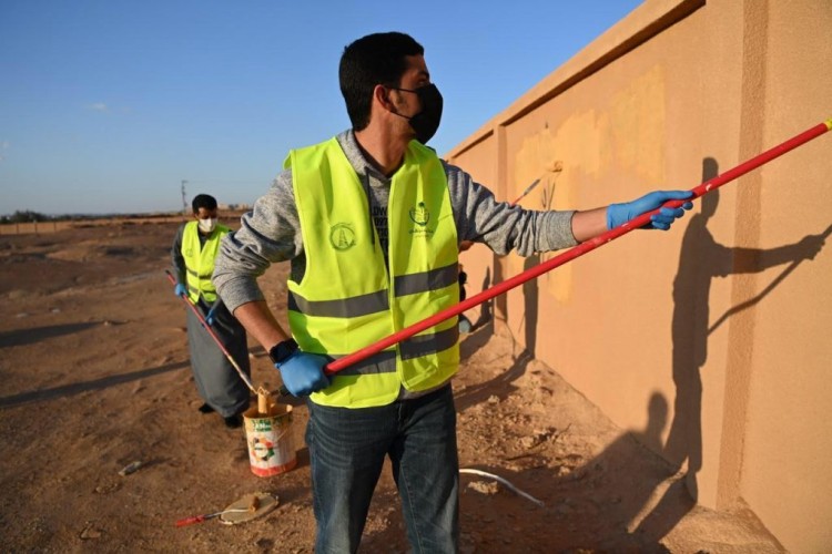 تطوعي أمانة الجوف ينفذ حملة لإزالة الكتابات العشوائية بمشاركة 30 متطوعا