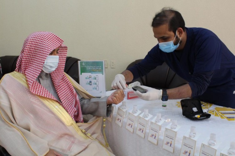 مستشفى القيصومة يقيم حملة توعوية ووقائية في مركز القيصومة