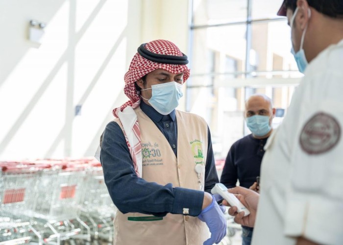 أمانة الجوف تنفذ أكثر من 1600 جولة لمراقبة تدابير كورونا وتغلق 60 منشأة مخالفة