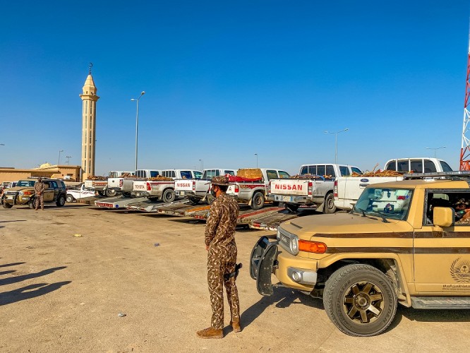 إيقاف (31) مخالفا لنظام البيئة بحوزتهم أكثر من (5) أطنان من الحطب المعروض للبيع