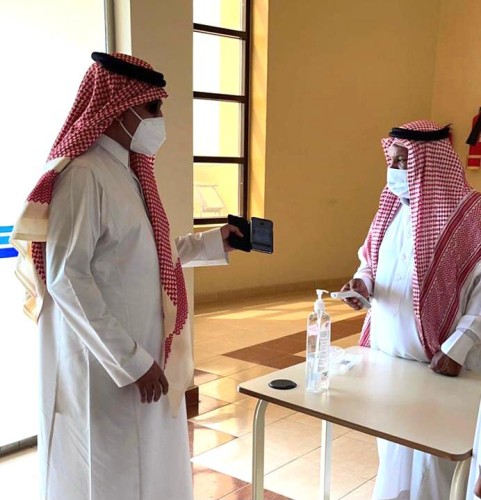 مدير تعليم تبوك يتابع تطبيق الاحترازات الوقائية والصحية في المباني المدرسية بضباء