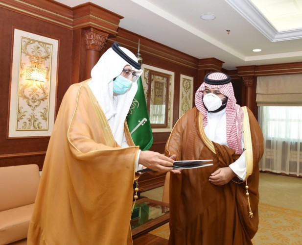 سمو نائب أمير منطقة جازان يستقبل معالي الرئيس التنفيذي لهيئة الغذاء والدواء  ..