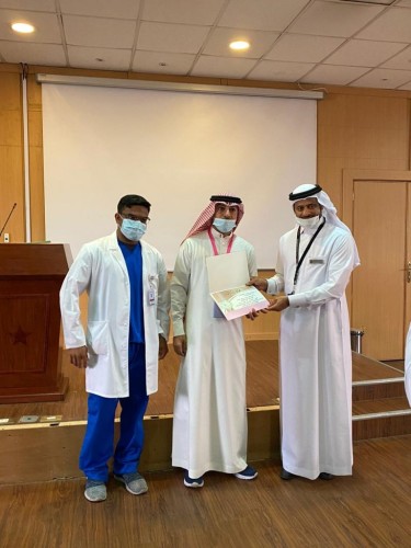 زيارة وفد فريق همسات الثقافي لعميد كلية العلوم الطبية التطبيقية