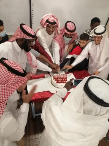 120 شاب وفتاة يختتمون مشاركتهم في برنامج “تطوير مهارات القيادات الشابة” بتنمية بطحاء قريش