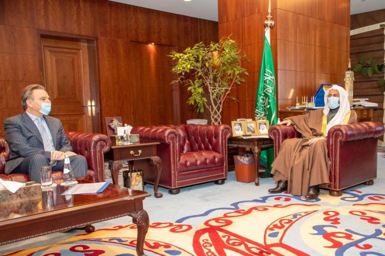 وزير الشؤون الإسلامية يستقبل السفير اليوناني لدى المملكة