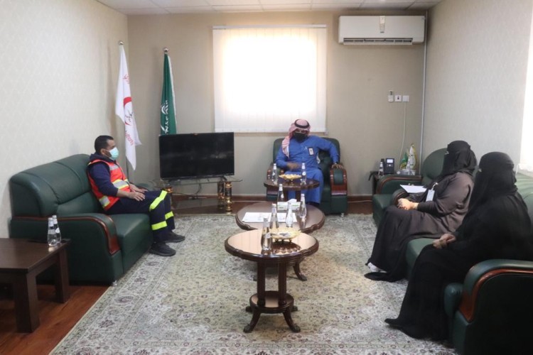 مدير الهلال الأحمر بالجوف يستقبل رئيسة جمعية قمرة التطوعية