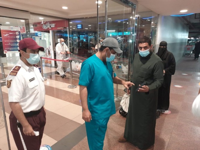 أمانة الشرقية : إغلاق ومخالفة (82) منشأة تجارية مخالفة للإجراءات الاحترازية والتكدس، وتطبيق ” توكلنا ” في الأسواق والمراكز التجارية أمس الثلاثاء