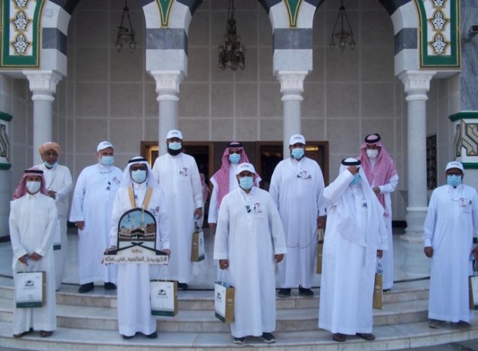 فريق زيارات الموسوعة يحط رحاله في قلب العالم “مكة المكرمة”