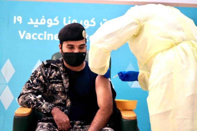 الخدمات الطبية بوزارة الداخلية تواصل تقديم لقاح كورونا