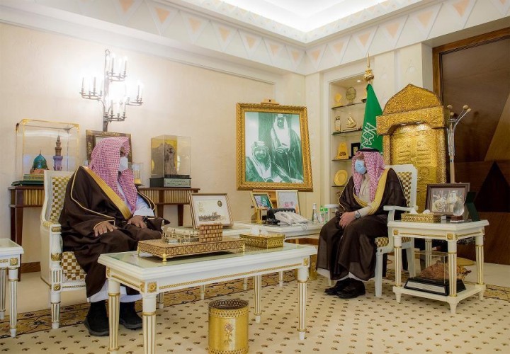 سمو أمير القصيم يستقبل مدير فرع هيئة الأمر بالمعروف بالمنطقة