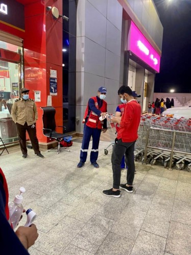 فريق التطوع بهلال الجوف يتابع تطبيق الإحترازات بطبرجل