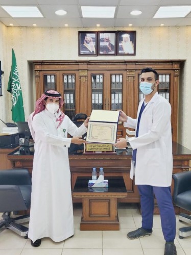 مستشفي رويضة العرض يكرم الأطباء والتمريض بقسم الأسعاف والطوارئ