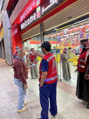 فريق التطوع بـ”هلال الجوف” يقوم ببعض الجولات التوعوية بالمواقع التجارية